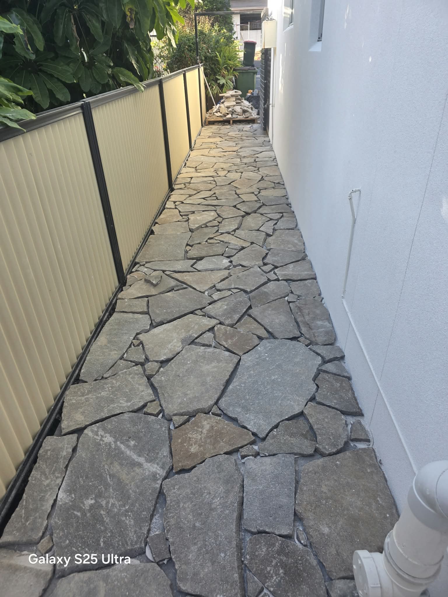 Natural stone crazy-paving side pathway